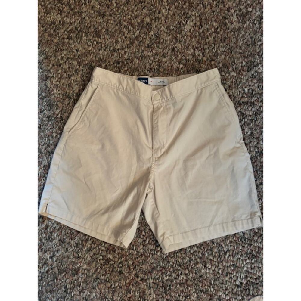 Men’s Beige Old Navy Slim Built in Flex Shorts 67% Cotton 31% Nylon 2% Elastanne